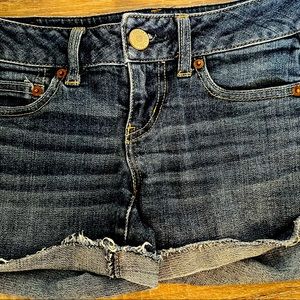 Size 0 women’s stretchy American Eagle short shorts.